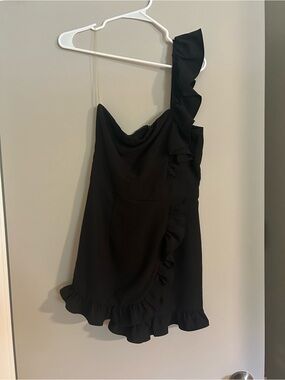 NWOT DO+BE One-Shoulder Black Ruffle Romper